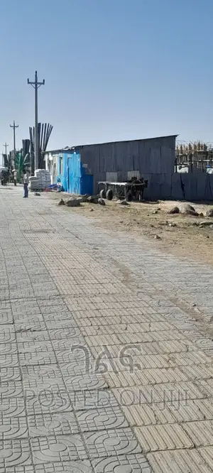 100 ሺ ብር ወራዊ ገቢ ያለው የተከራዩ ሱቆች ያሉት ምርጥ ቦታ አራብሳ 50 ሜትር አስፓልት