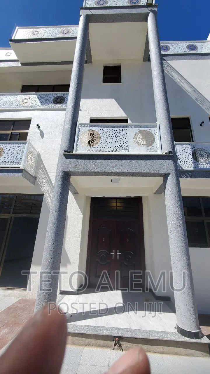 5bdrm House in የሚሸጥ ቤት አያት, Yeka for sale