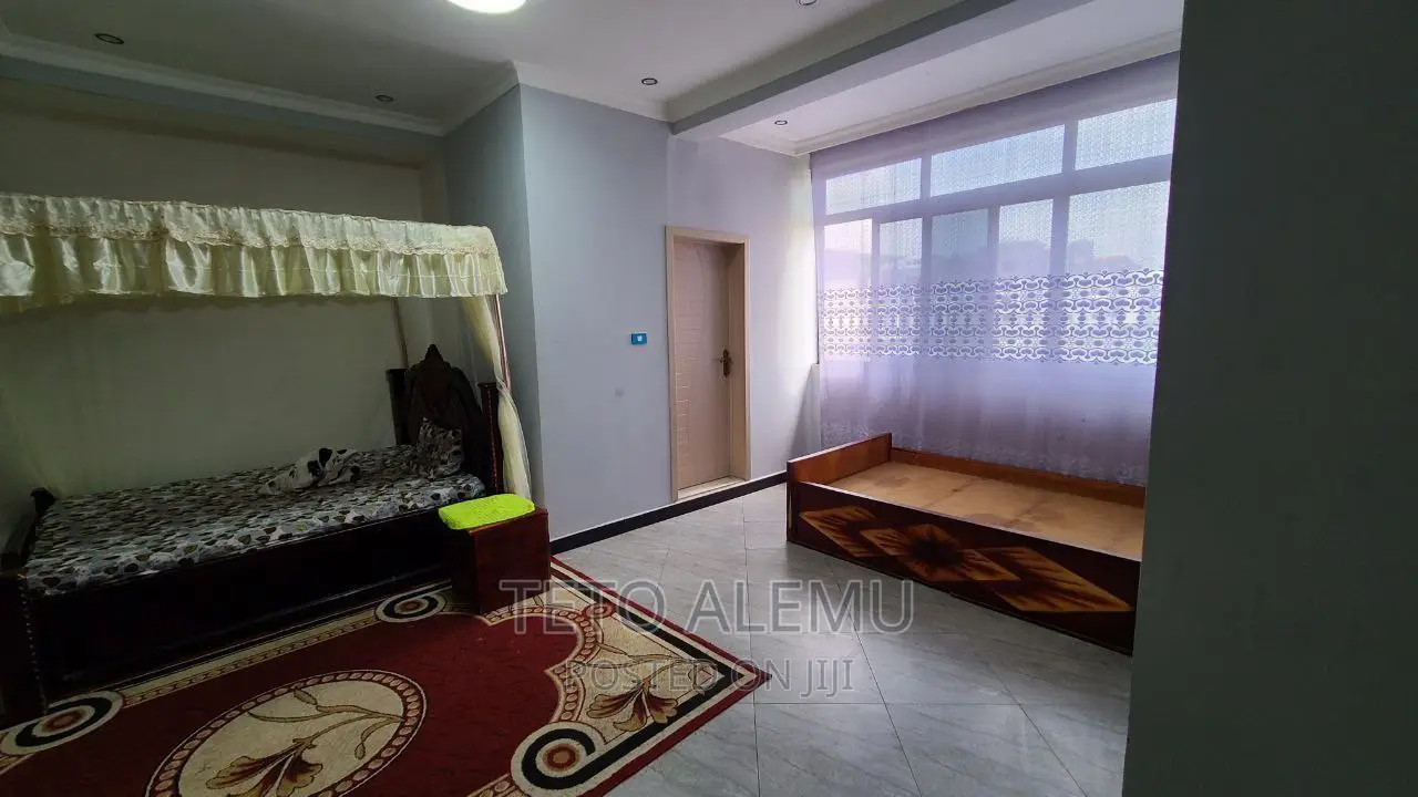 5bdrm House in የሚሸጥ ቦታ አለም ባንክ ቱሉ, Kolfe Keranio for sale