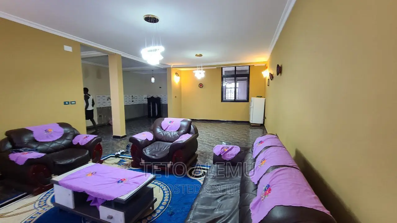 5bdrm House in የሚሸጥ ቦታ አለም ባንክ ቱሉ, Kolfe Keranio for sale