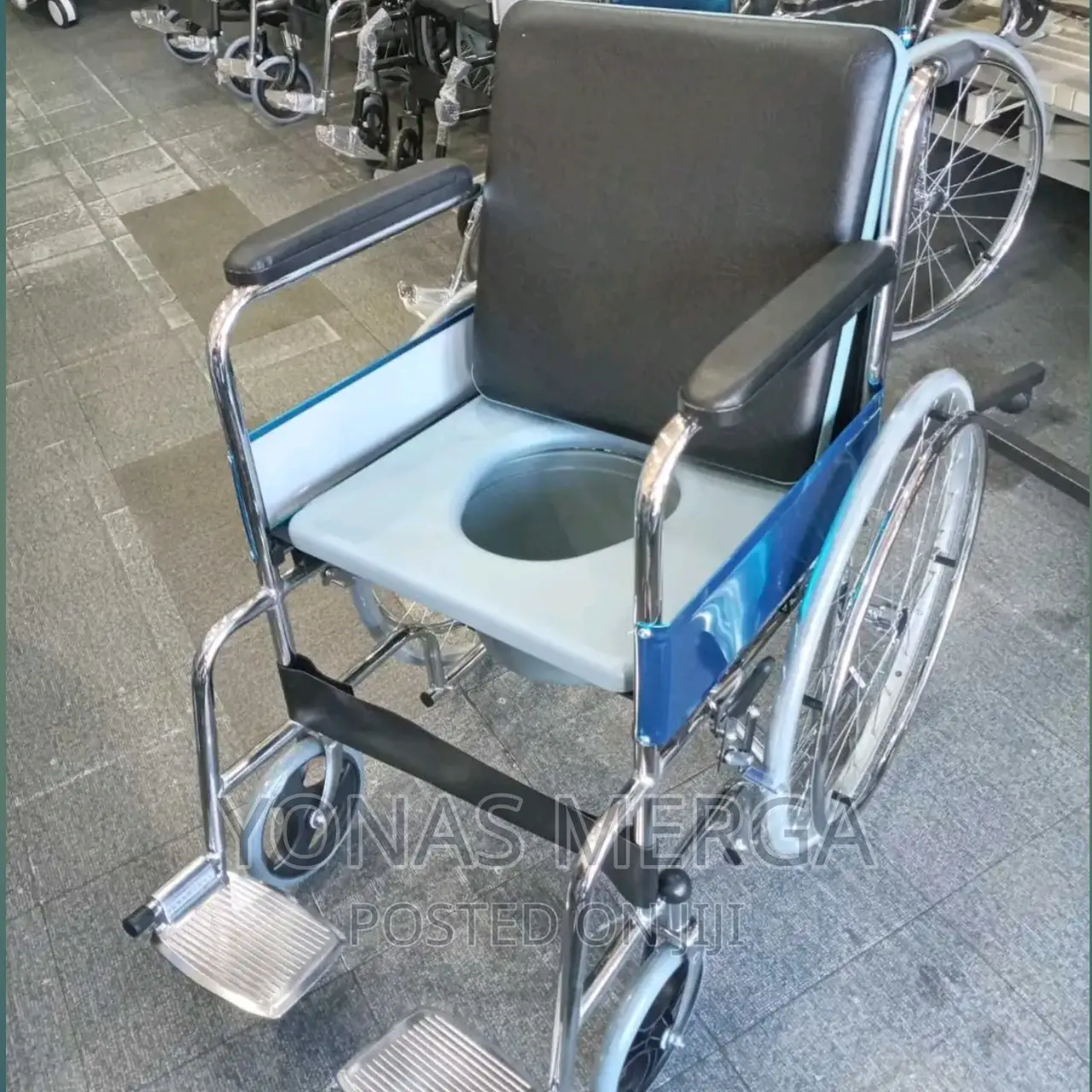 BIYADI Toilet With Folding Brake Self-Propelled Wheelchair