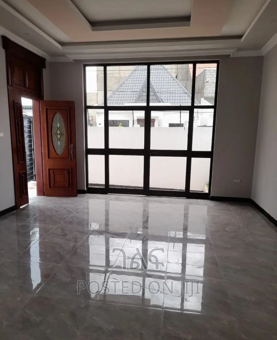 3bdrm Villa in የግል, Bole for sale