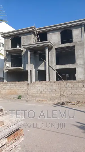 የሚሸጥ ፌኒሽግ የሚቀርው ቤት አያት ኮምፓውድ