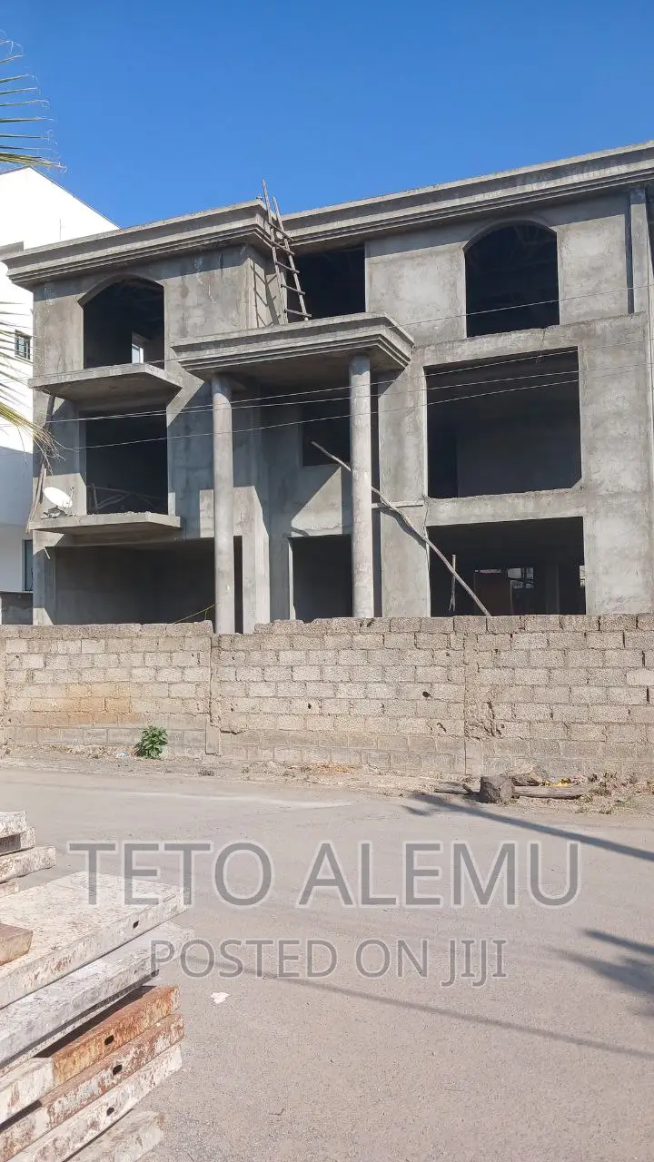 የሚሸጥ ፌኒሽግ የሚቀርው ቤት አያት ኮምፓውድ