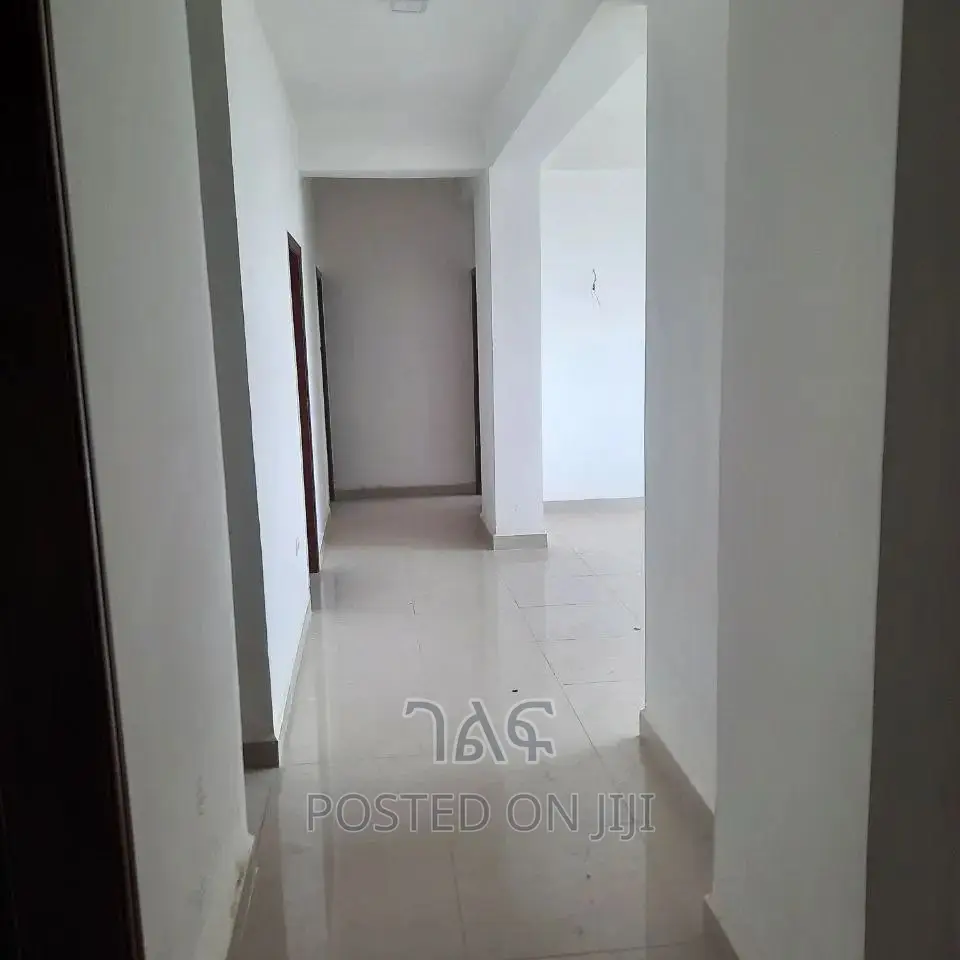 3bdrm Apartment in የግል, Bole for sale
