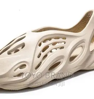 Photo - Adidas Yezzy Foam Runner