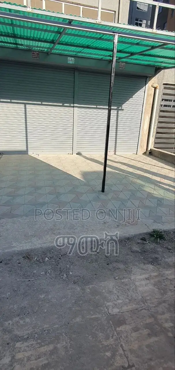 የሚሸጥ 40/60 ሱቅ በጣም ለሥራ ምቹ የሆነ አካባቢ