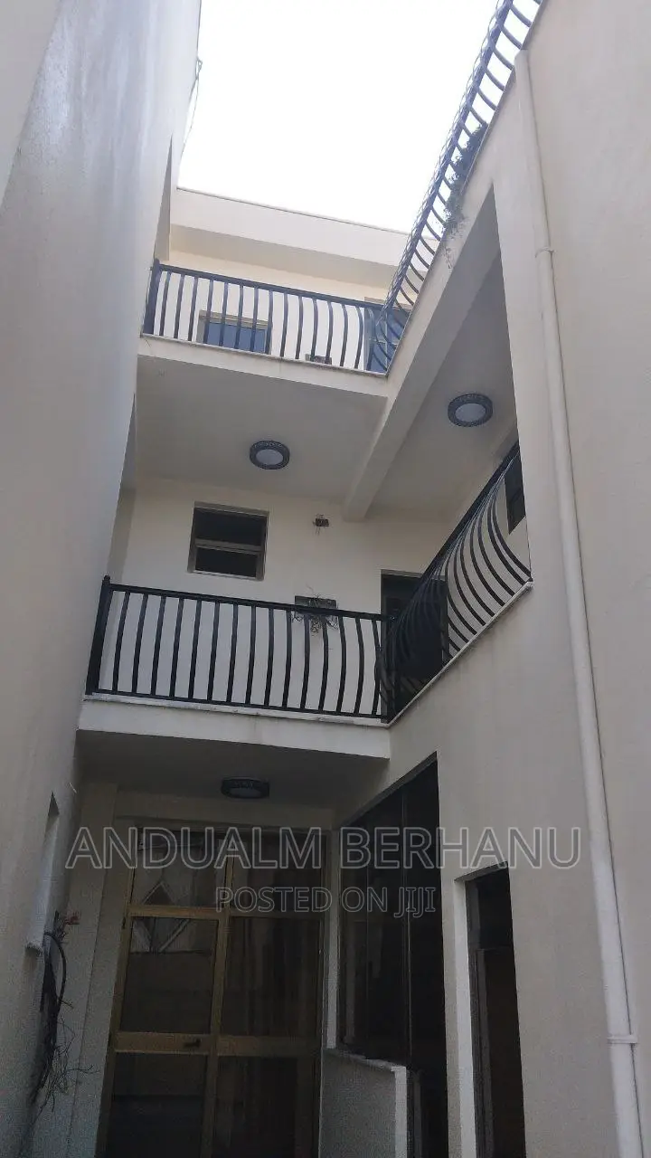 7bdrm Villa in Bole for sale