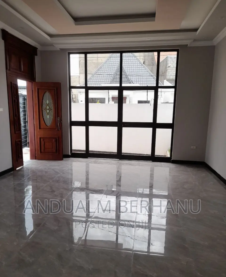 3bdrm Villa in Bole for sale
