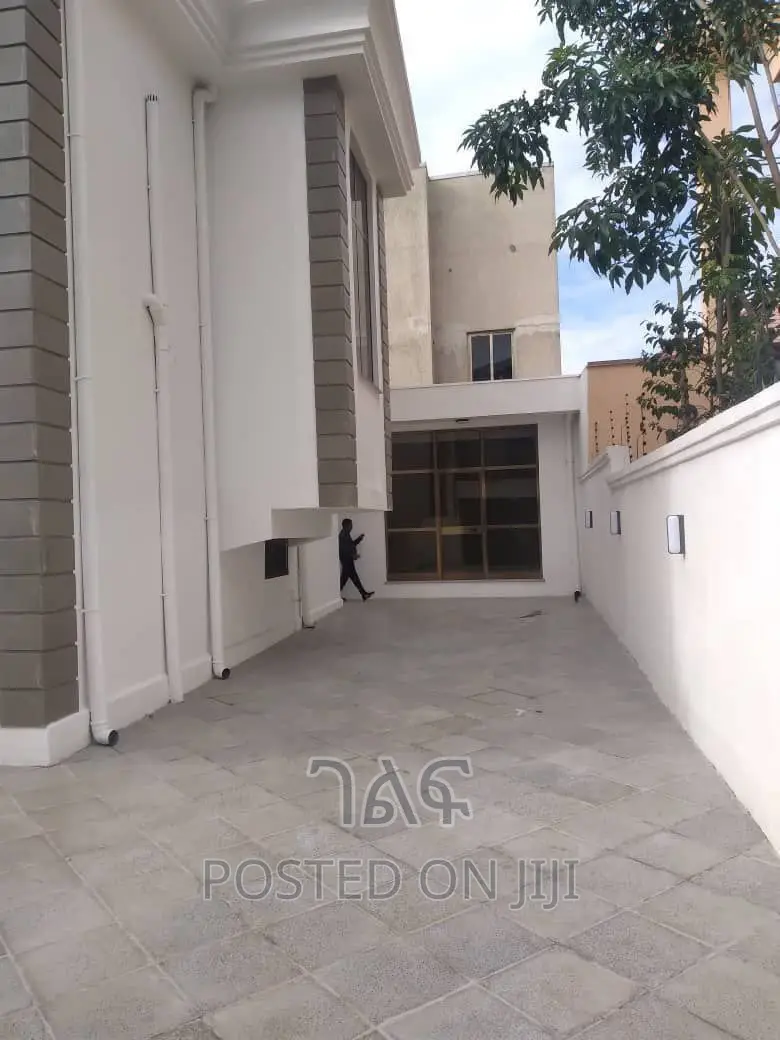 4bdrm House in የግል, Bole for sale