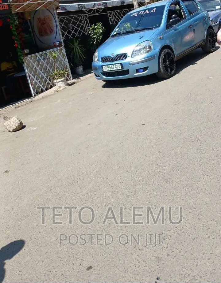 የሚሸጥ ቦታ መገናኛ ዋና አስፓልት