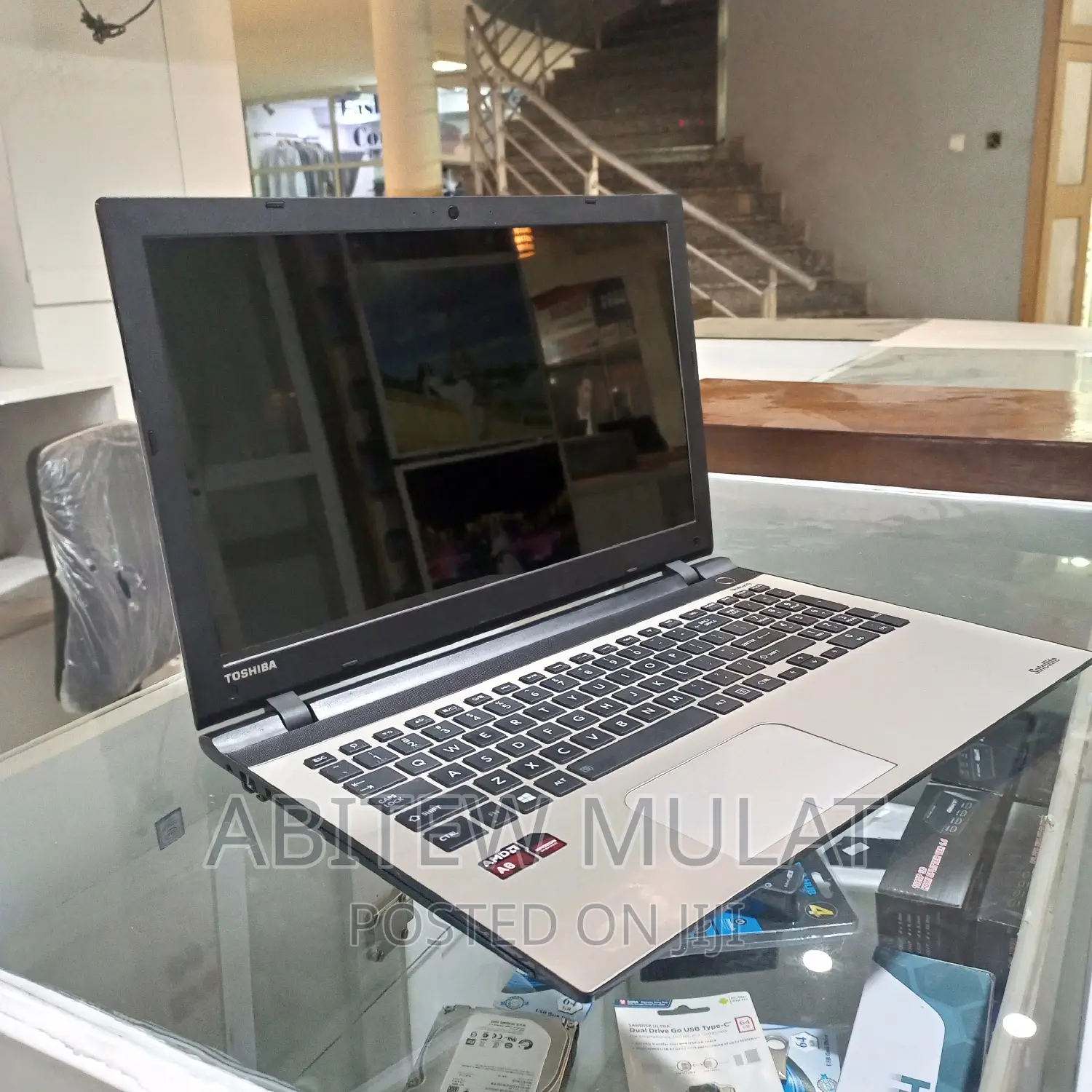 New Laptop Toshiba Satellite C55 4GB AMD A8 HDD 500GB