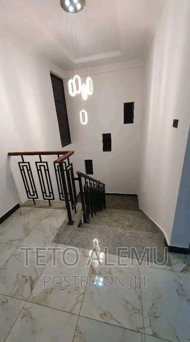 5bdrm House in የሚሸጥ ቤት ጉርድ ሾላ አካባቢ, Yeka for sale