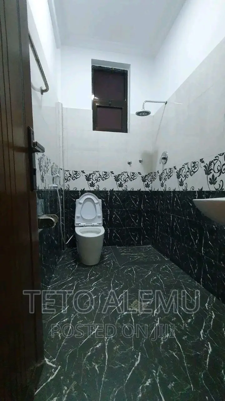 5bdrm House in የሚሸጥ ቤት ጉርድ ሾላ አካባቢ, Yeka for sale