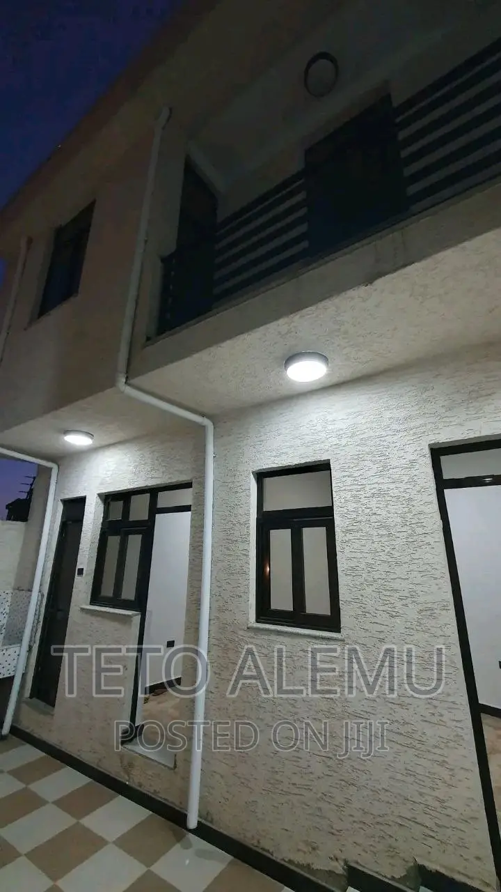 5bdrm House in የሚሸጥ ቤት ጉርድ ሾላ አካባቢ, Yeka for sale