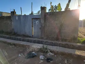 የሚሸጥ ቦታ ሲቪል ሰርቪስ ወጣት ማዕከል አካባቢ ዋና አስፓል የያዘ