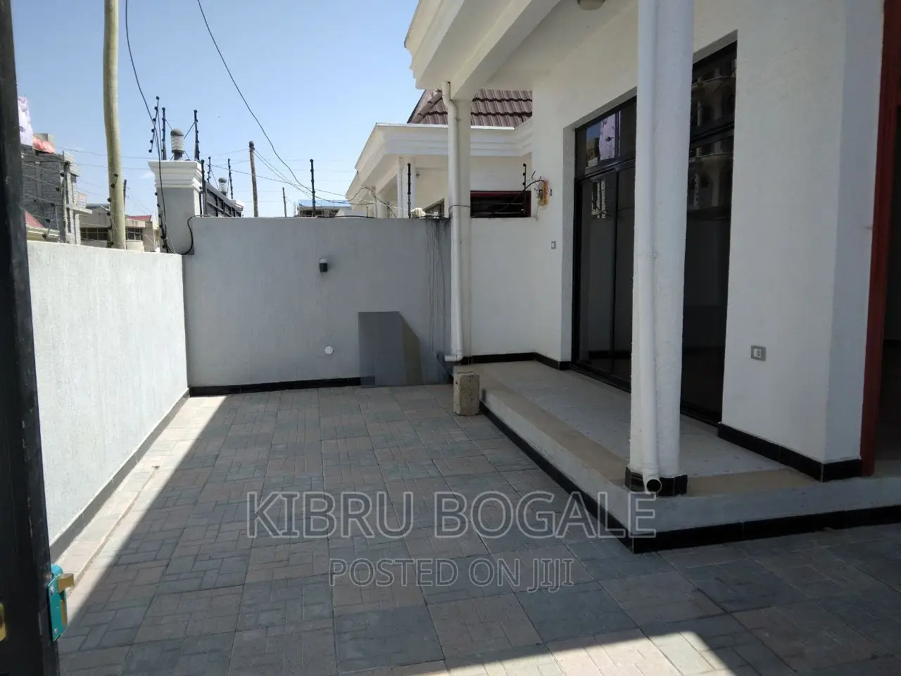 5bdrm Villa in Ayat, Bole for sale