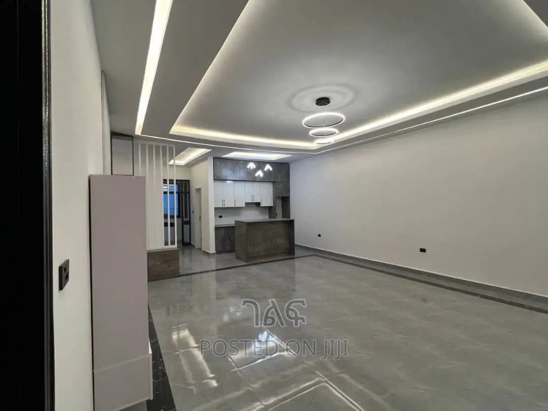 7bdrm House in የግል, Bole for sale