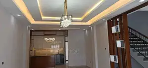 7bdrm House in የግል, Bole for sale