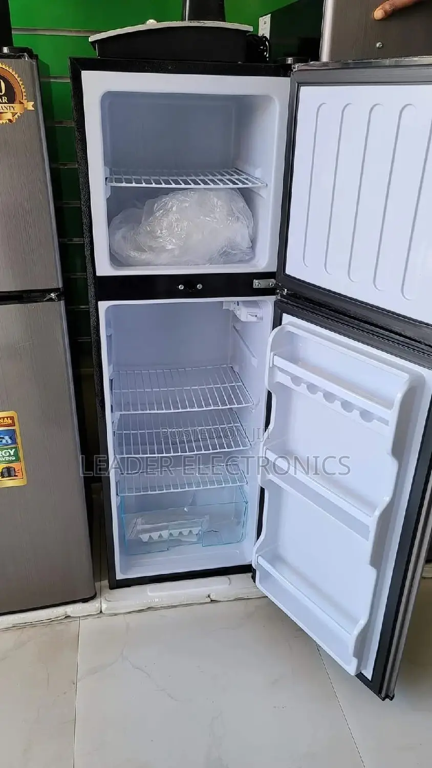 Social Refrigerator 250