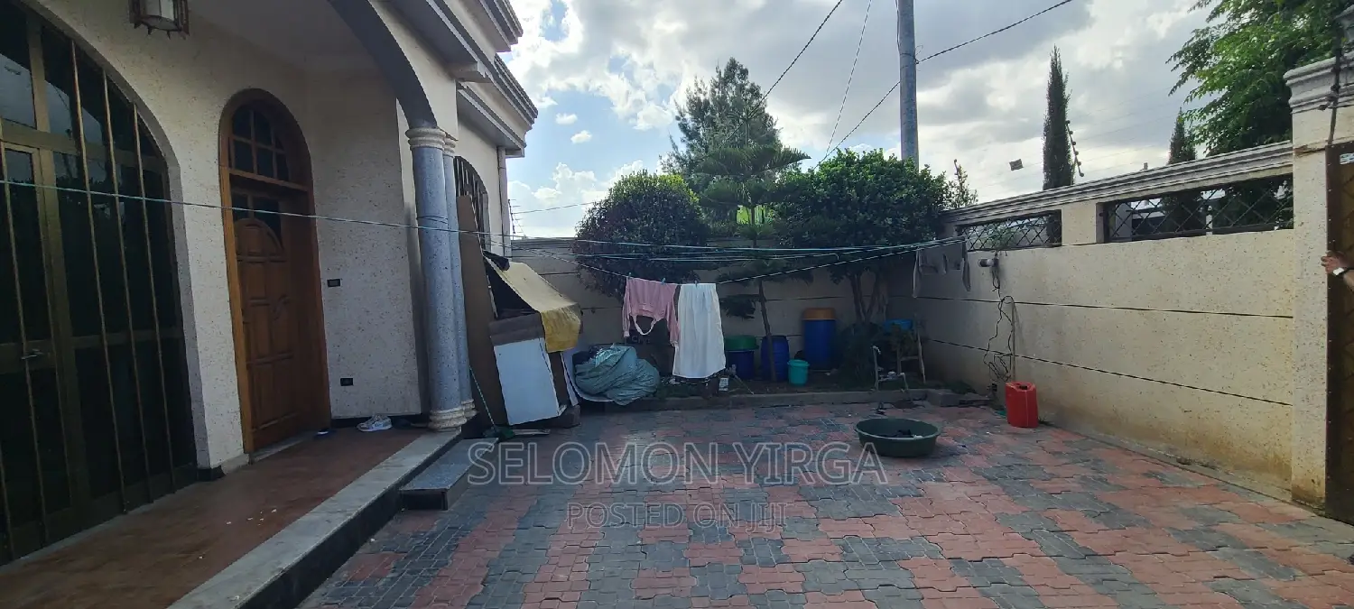 4bdrm Villa in Adis Abba, Bole for sale