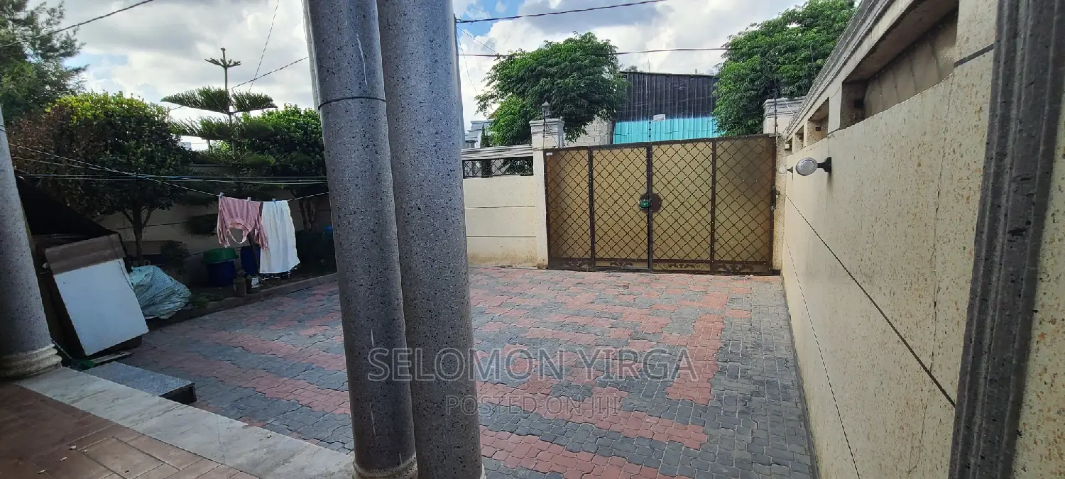 4bdrm Villa in Adis Abba, Bole for sale