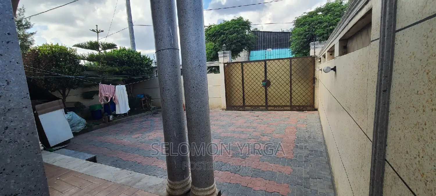 4bdrm Villa in Adis Abba, Bole for sale