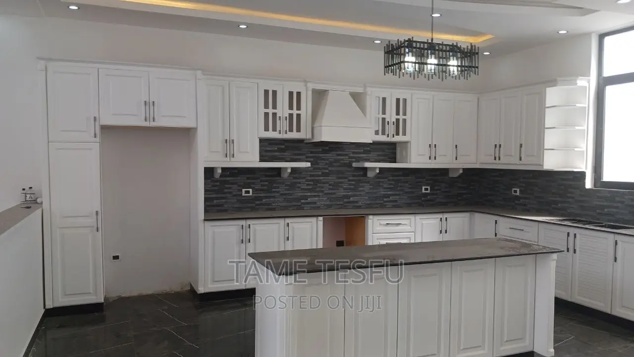 Furnished 12bdrm House in Hayat, Yeka for sale