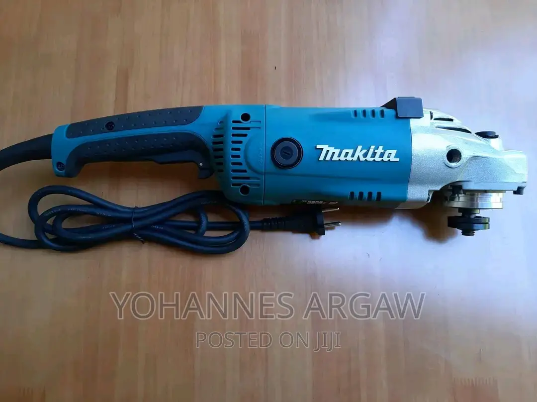 Makita Grinder 2400 Watt