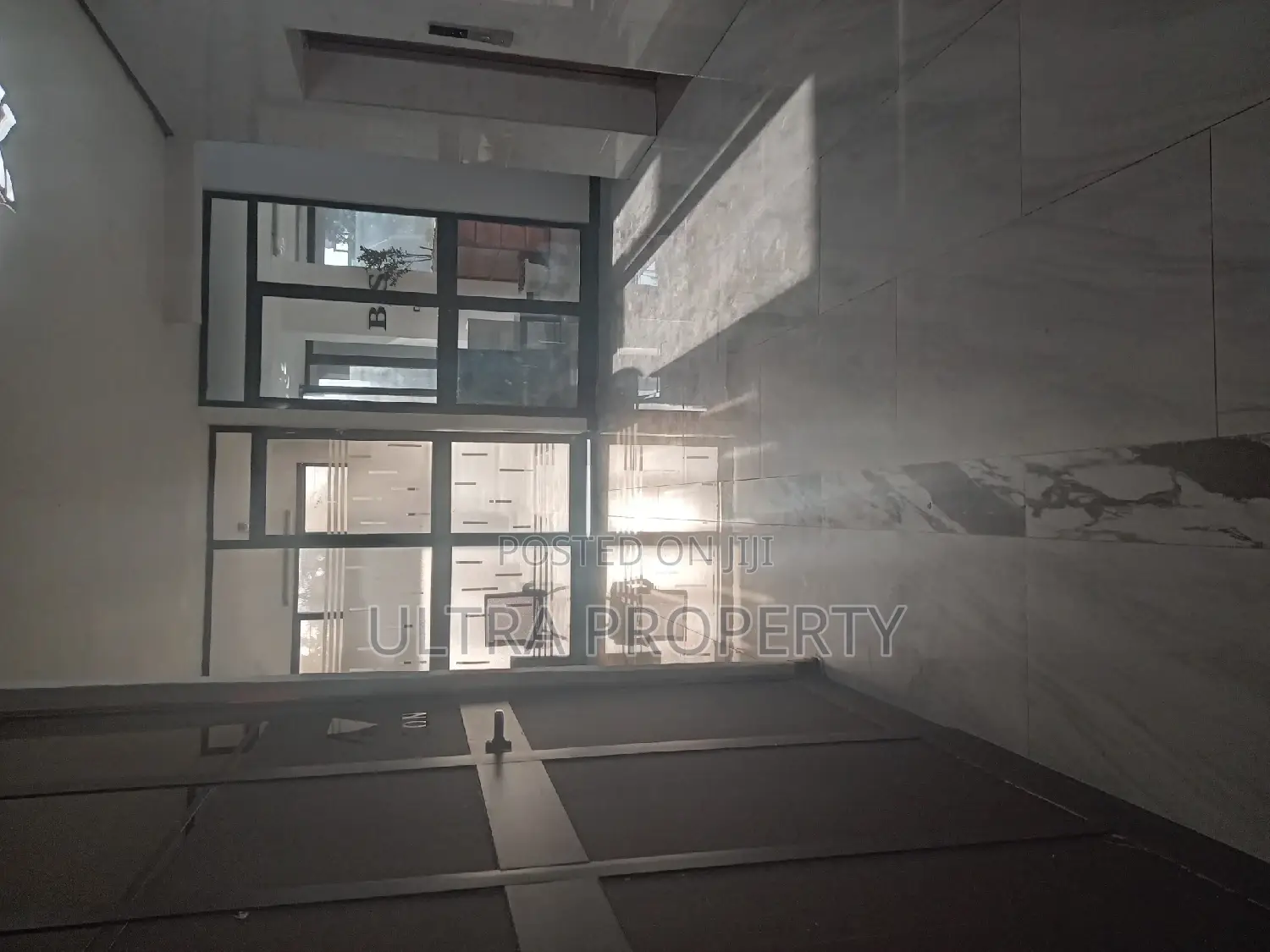 52 ካሬ Office in Bole