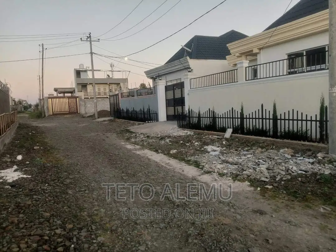 3bdrm Villa in የሚሸጥ ቪላ ጣፎ ሲሲዲ አካባቢ, Yeka for sale