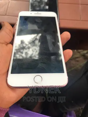 Photo - Apple iPhone 7 Plus 32 GB Gold