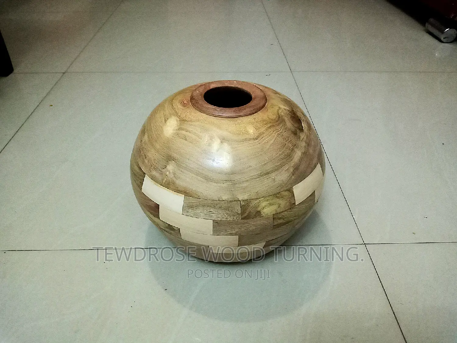 Beautiful and Adorable Wood Segmented Vase for Jewellary