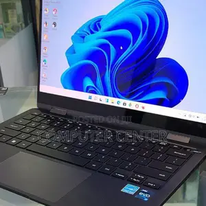 Photo - New Laptop Samsung 16GB Intel Core i7 SSD 512GB