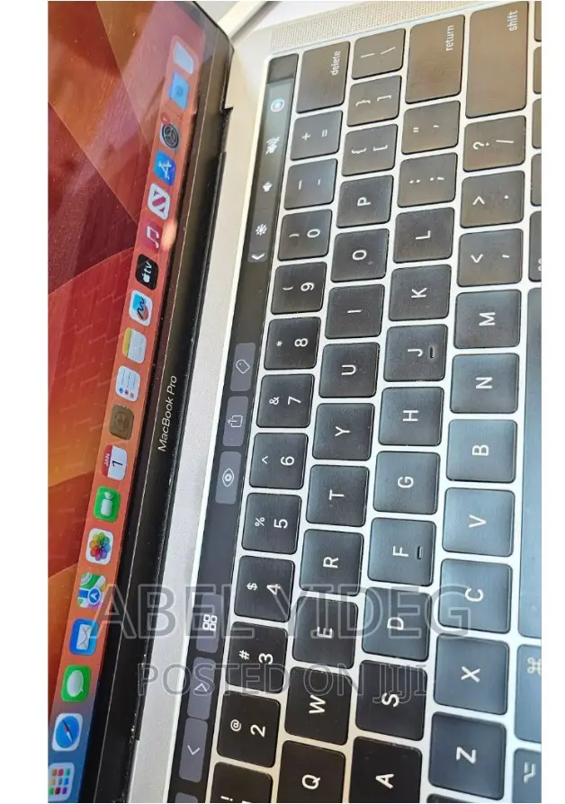 New Laptop Apple MacBook Pro 2017 16GB Intel Core I7 SSD 256GB