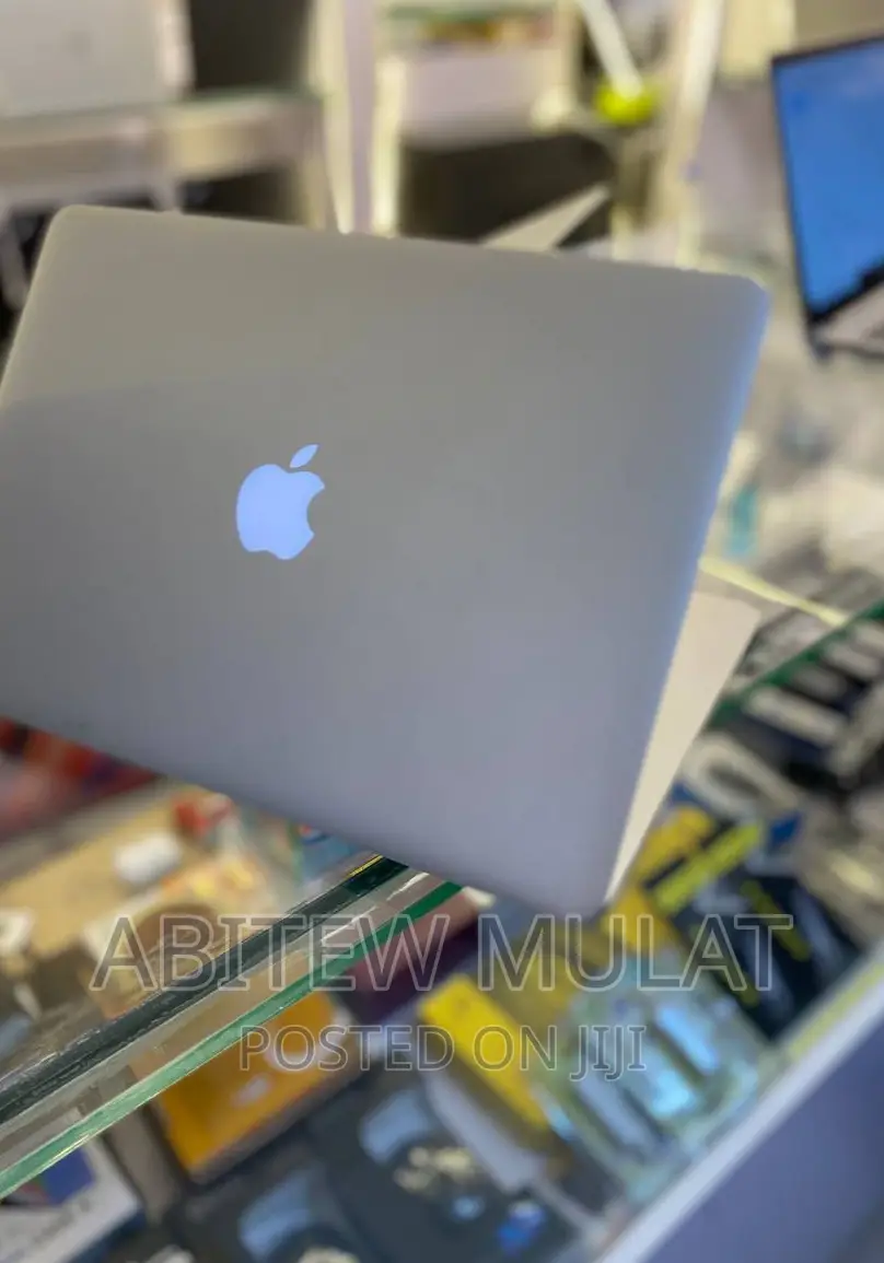 New Laptop Apple MacBook Air 2015 8GB Intel Core I7 SSD 256GB