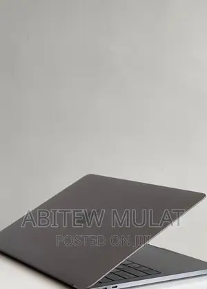 Photo - New Laptop Apple MacBook Pro 2017 8GB Intel Core I5 SSD 512GB