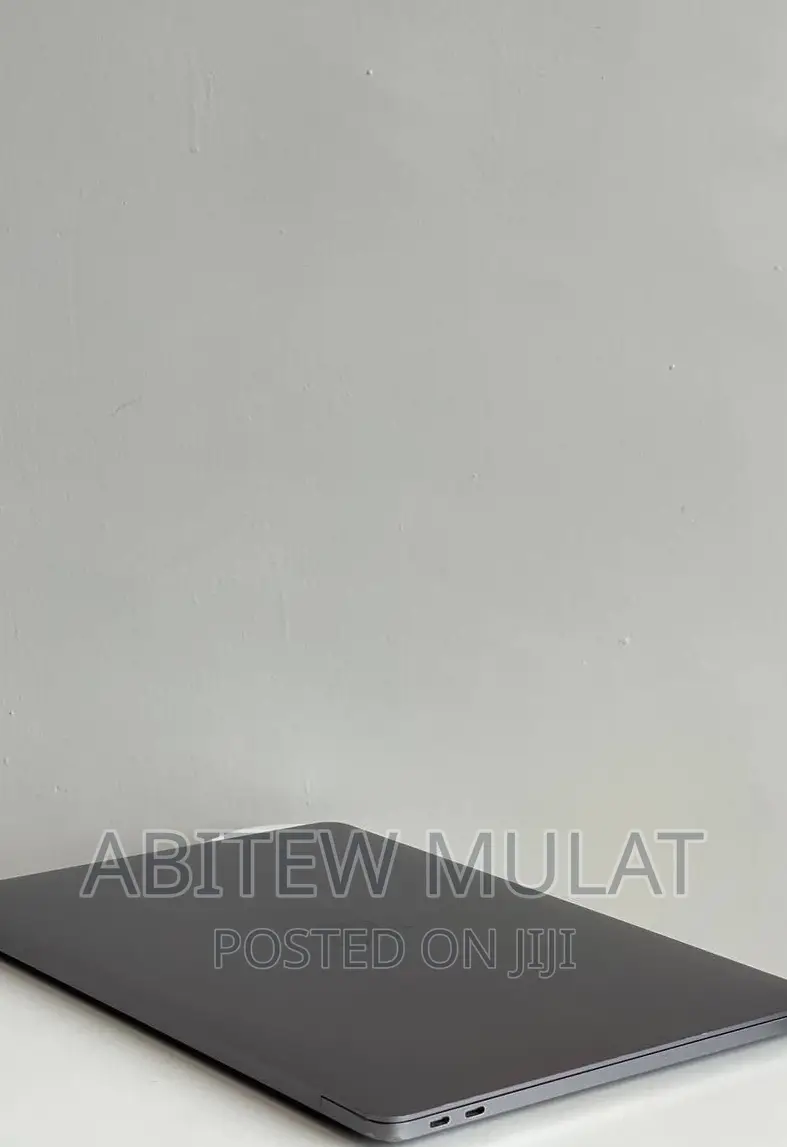 New Laptop Apple MacBook Pro 2017 8GB Intel Core I5 SSD 512GB