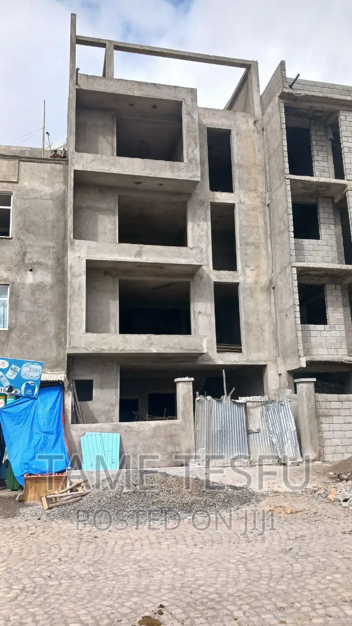 5bdrm House in Hayat, Yeka for sale