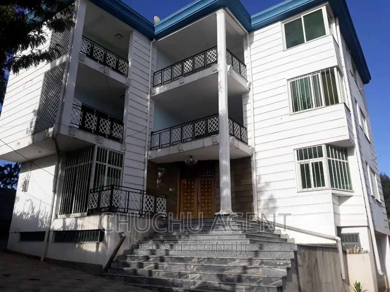 12bdrm Townhouse / Terrace in Bole for rent