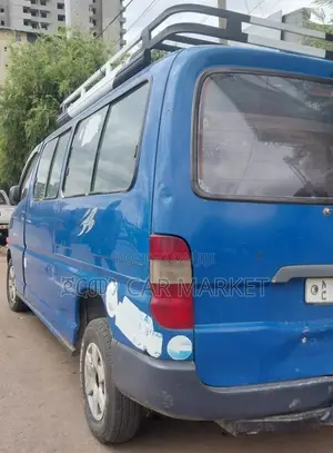 Toyota HiAce 2000 Blue