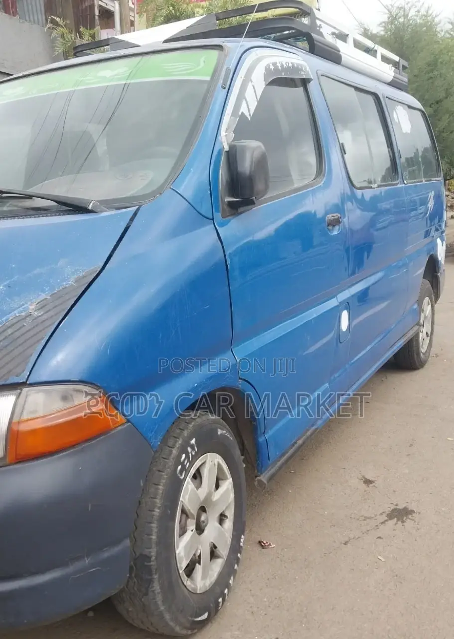 Toyota HiAce 2000 Blue