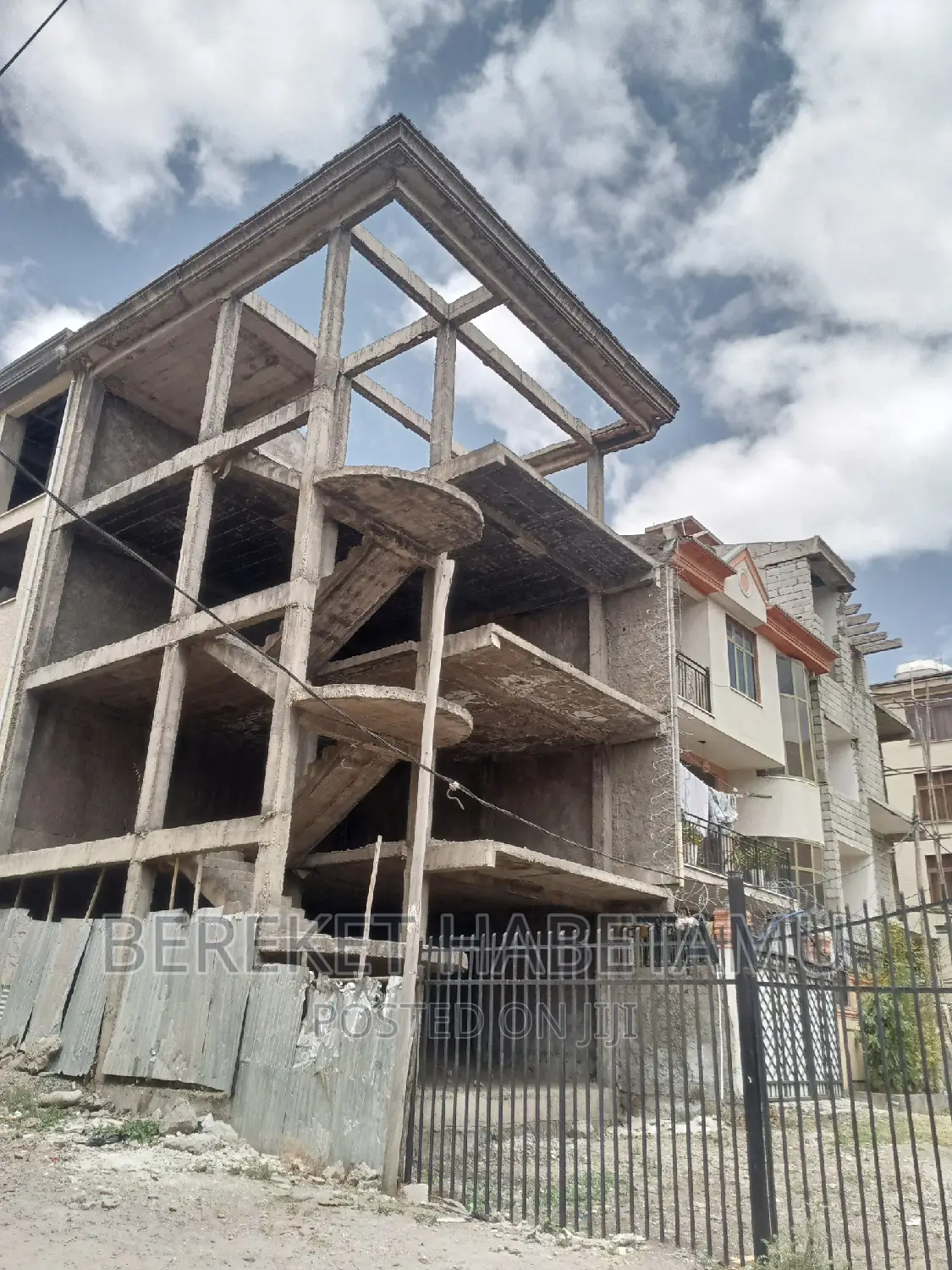 5bdrm House in አዲስ አበባ, Nifas Silk-Lafto for sale