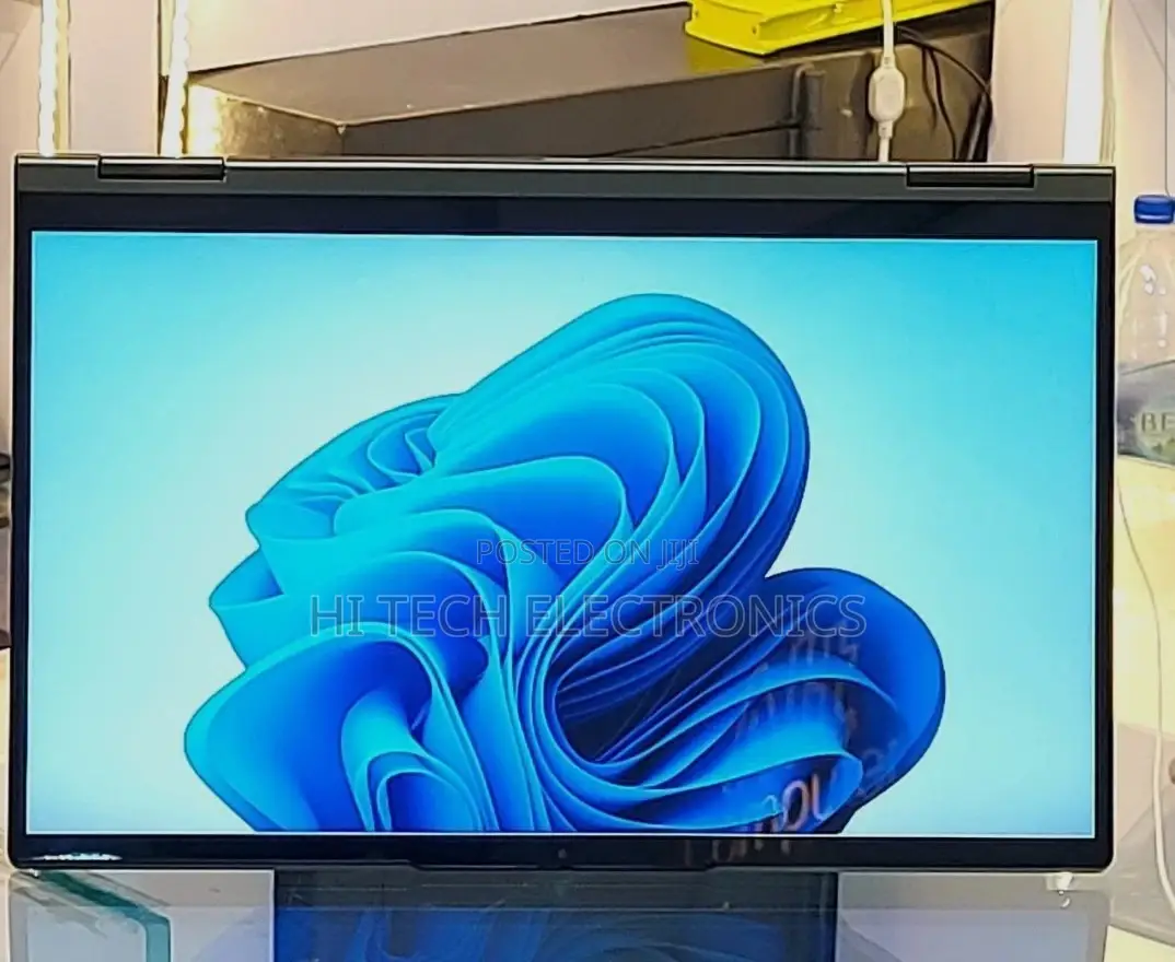 New Laptop Lenovo Yoga 700 12GB Intel Core I7 SSD 512GB