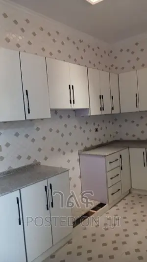 5bdrm House in የግል, Bole for sale