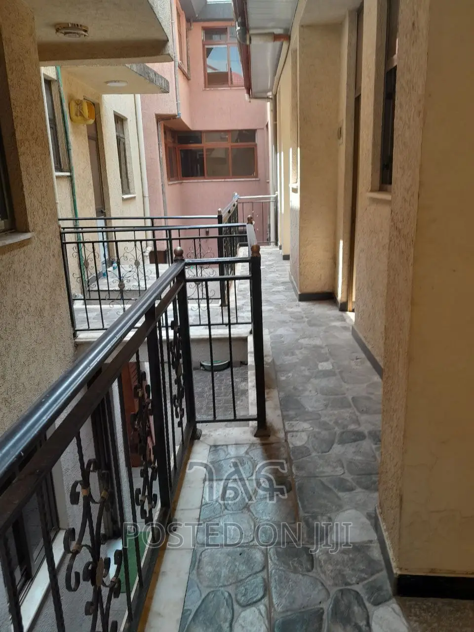 9bdrm House in Bole for sale