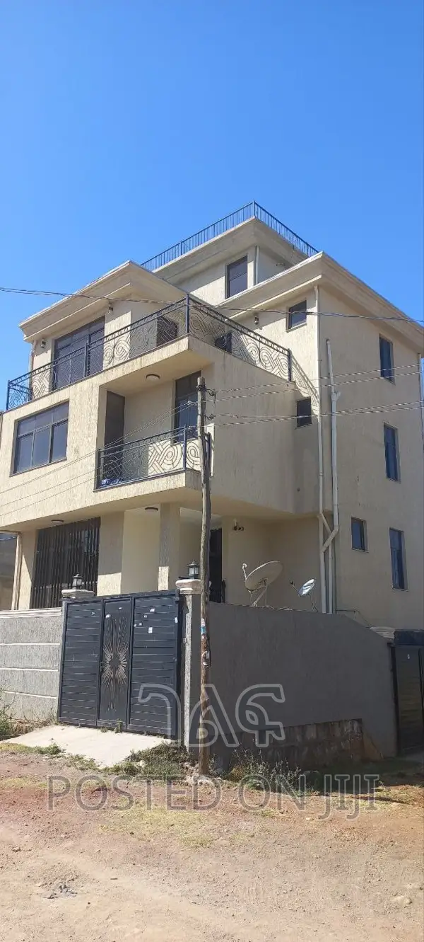 5bdrm House in የግል, Bole for sale