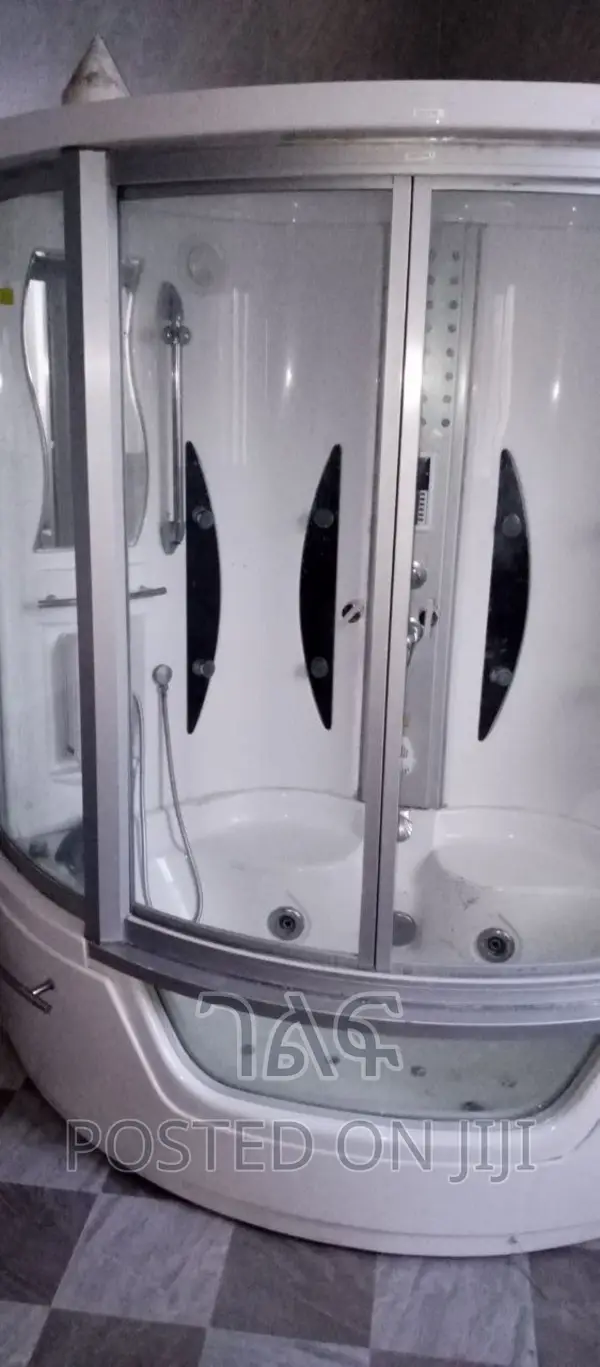 5bdrm House in የግል, Bole for sale