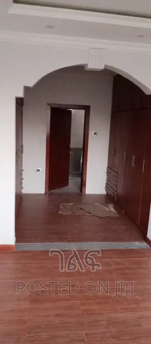 5bdrm House in የግል, Bole for sale