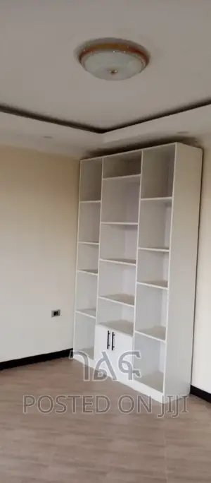 5bdrm House in የግል, Bole for sale